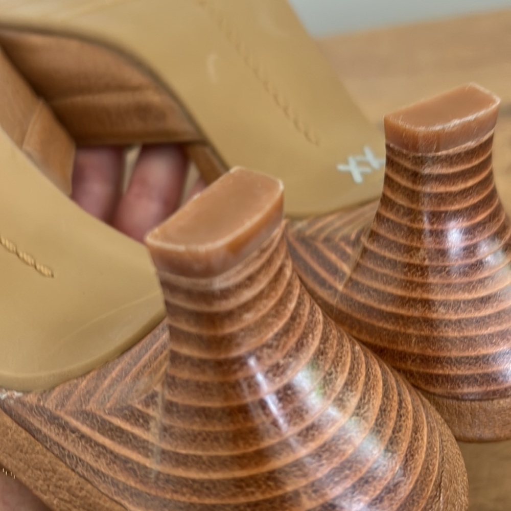 Stuart Weitzman mules in excellent condition - Picture 16 of 17